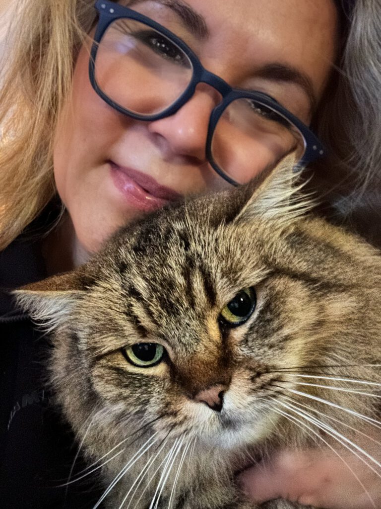 Frau mit Katze